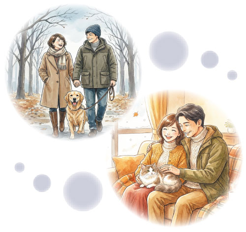 秋から冬にかけての季節感を描いた、ペットと過ごすカップルの暮らしを表現したイラスト。上部の円形シーンでは、コート姿のカップルが落ち葉舞う林道をゴールデンレトリバーとともに散歩する様子が描かれている。下部の円形シーンでは、暖かな室内でソファに座り、猫を膝に乗せて微笑むカップルの姿が描かれ、窓の外には秋の葉が見える。屋外と屋内、それぞれの場面でペットとの穏やかな時間が表現されている。
